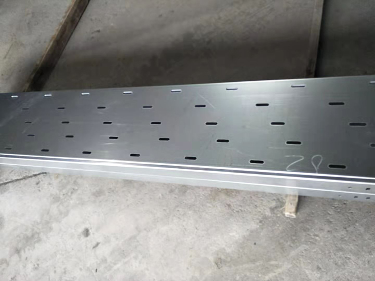 托盤線槽橋架的質(zhì)量要求可以從多個維度進行詳細分析